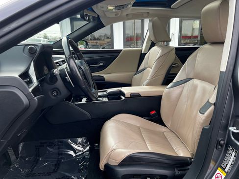 Used 2019 Lexus ES 300h w/ Luxury Package image 11