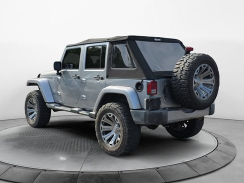 Used 2017 Jeep Wrangler Unlimited Sahara AWD/4WD image 3
