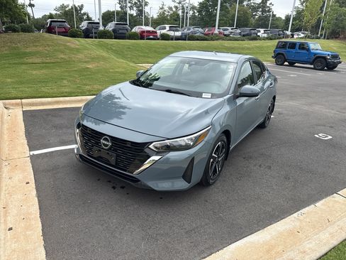 Used 2024 Nissan Sentra SV FWD image 5