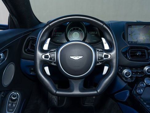 Used 2023 Aston Martin V8 Vantage Roadster RWD image 23