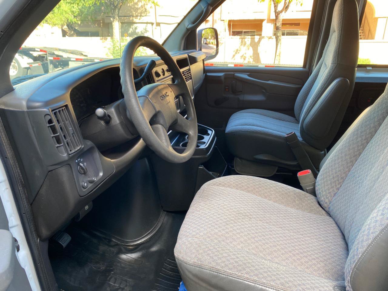Used 2006 GMC Savana 2500 Extended RWD image 25
