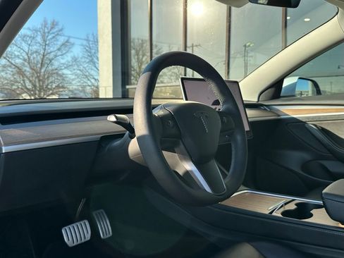 Used 2022 Tesla Model 3 Performance image 2