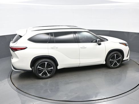 Used 2021 Toyota Highlander XSE AWD/4WD image 42