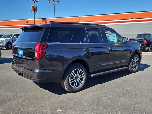 New 2025 Ford Expedition Active image 13