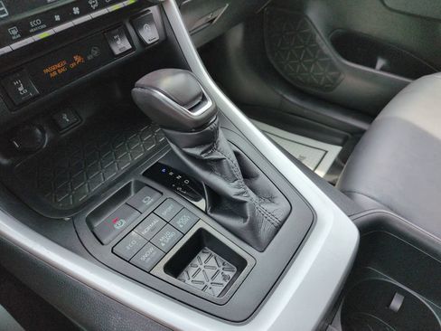 Certified 2022 Toyota RAV4 XLE Premium AWD/4WD image 24