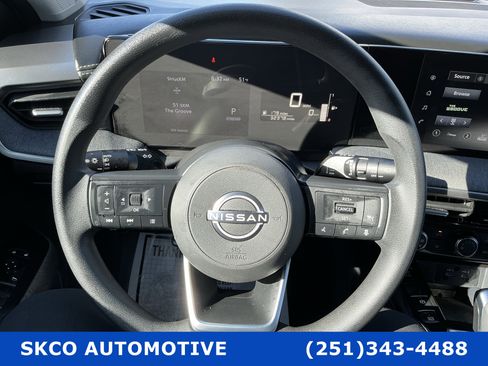 Used 2025 Nissan Kicks SV image 18