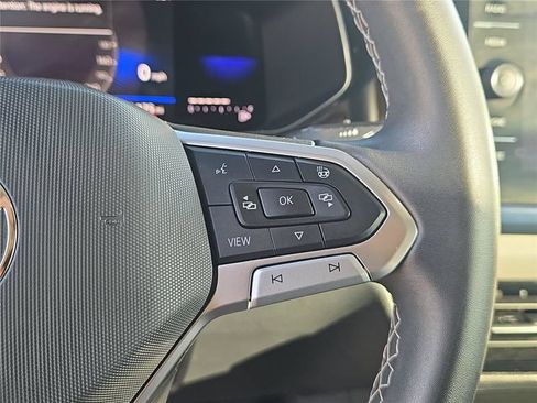 Used 2023 Volkswagen Taos SE w/ Panoramic Sunroof Package FWD image 19