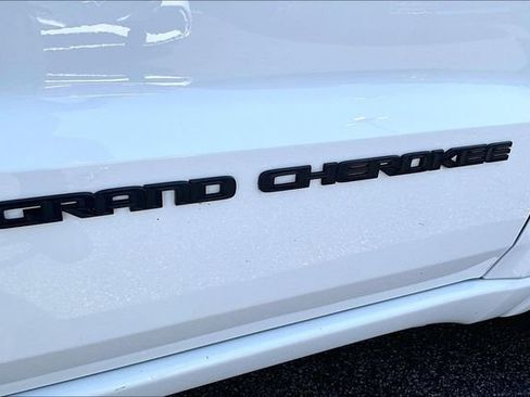 Used 2021 Jeep Grand Cherokee Laredo X AWD/4WD image 8