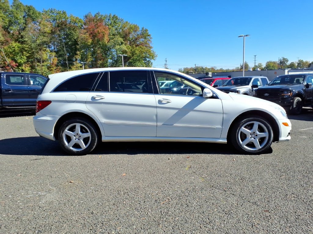 Used 2010 Mercedes-Benz R 350 4MATIC image 8