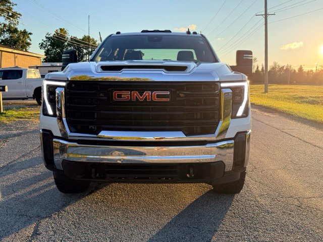 Used 2024 GMC Sierra 2500 Pro w/ Convenience Package AWD/4WD image 4