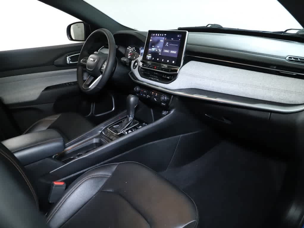 Certified 2024 Jeep Compass Latitude AWD/4WD image 36