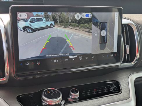 Certified 2025 Ford Expedition Platinum w/ Driver's Package image 25