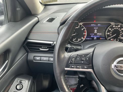 Used 2022 Nissan Altima 2.5 SR image 14