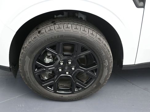 New 2025 Ford Maverick XLT w/ XLT Luxury Package AWD/4WD image 9