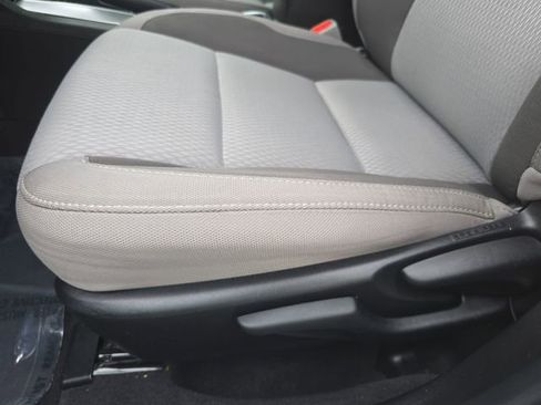 Used 2018 Toyota Corolla LE FWD image 28