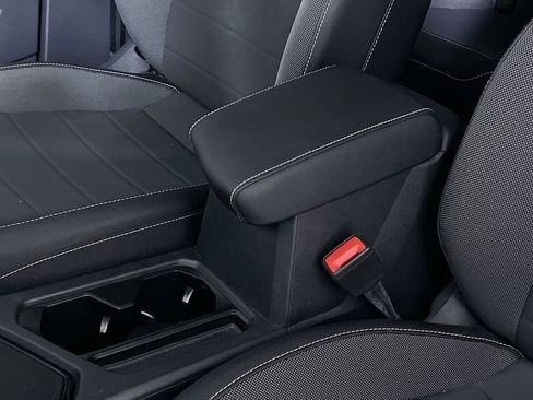 Used 2024 Volkswagen Taos SE image 23