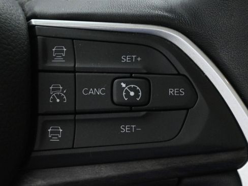 Used 2022 Jeep Grand Cherokee Limited w/ Trailer Tow Prep Group (B) AWD/4WD image 20