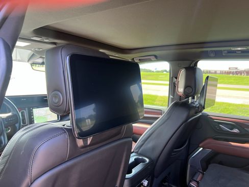 Used 2023 GMC Yukon XL Denali Ultimate AWD/4WD image 18
