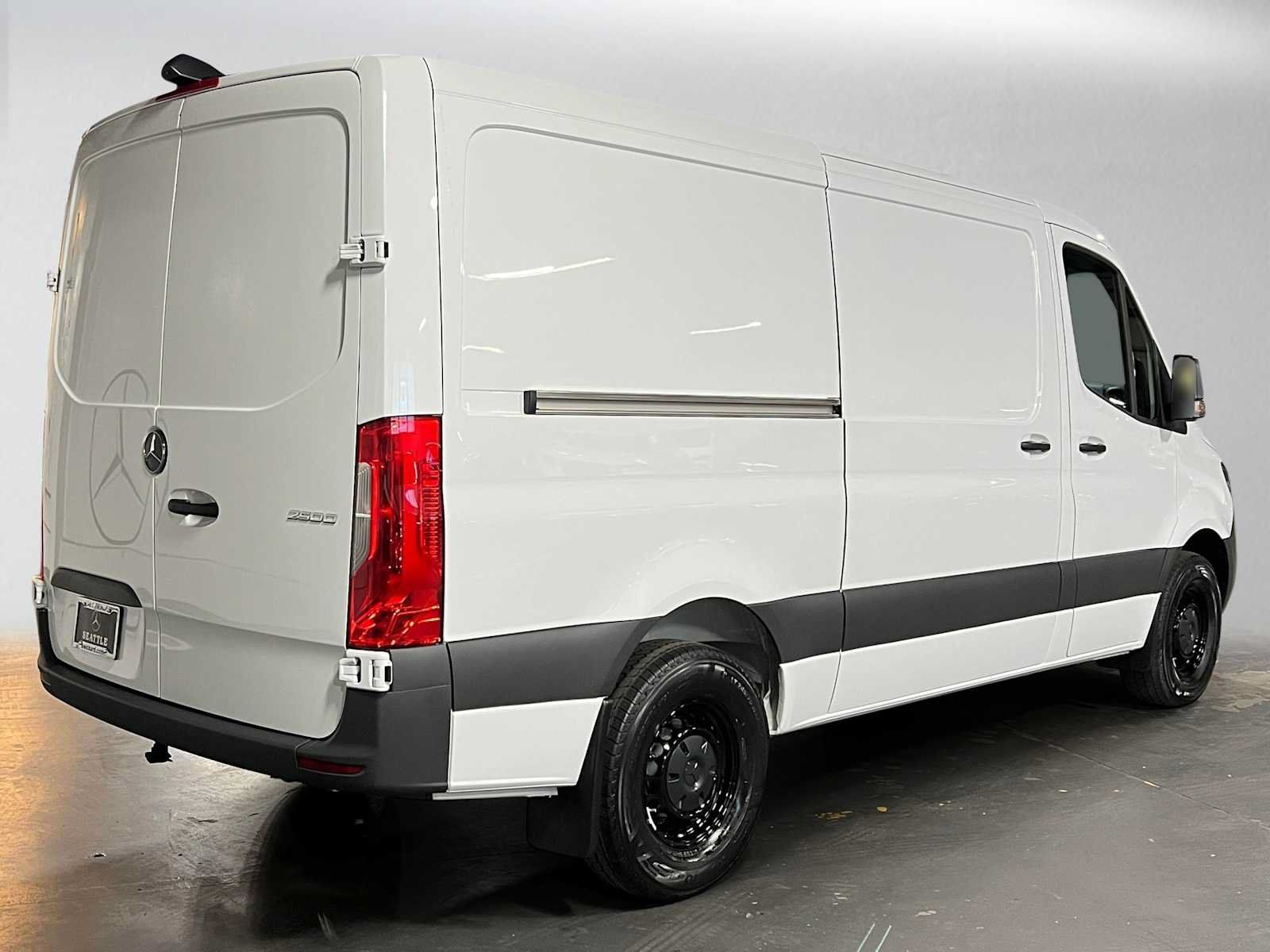 Used 2025 Mercedes-Benz Sprinter 2500 image 4
