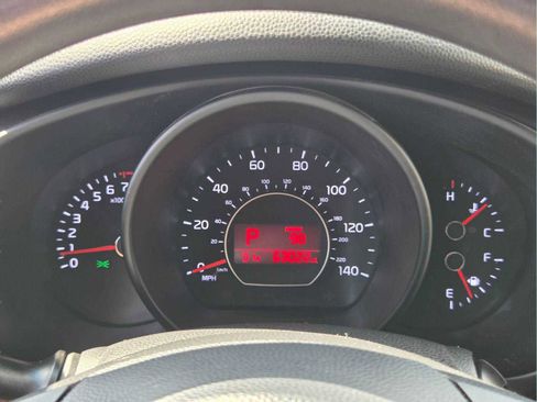 Used 2016 Kia Soul + FWD image 30