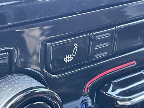 Used 2025 Jeep Grand Cherokee Altitude image 6