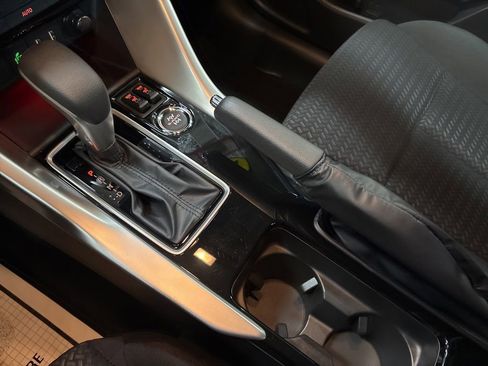 Used 2024 Mitsubishi Eclipse Cross LE AWD/4WD image 33