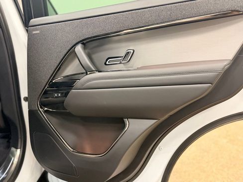 Used 2025 Land Rover Range Rover Sport SE image 21