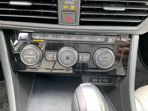 Used 2021 Volkswagen Jetta R-Line image 18