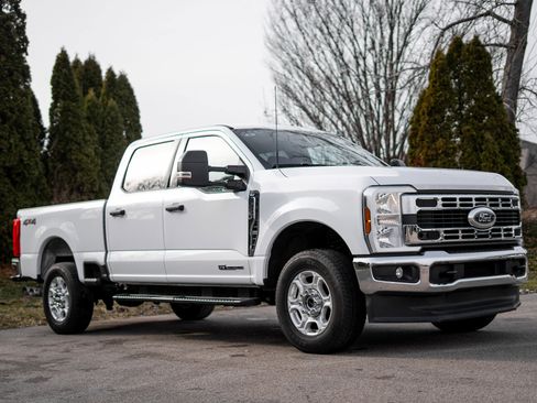 Used 2025 Ford F250 XLT image 3
