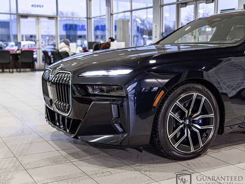 Used 2025 BMW 760i xDrive w/ Executive Package image 4