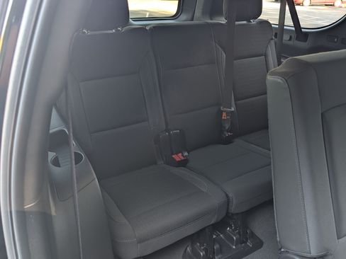 Used 2024 Chevrolet Suburban LS RWD image 20