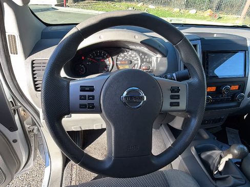 Used 2014 Nissan Frontier SV image 15