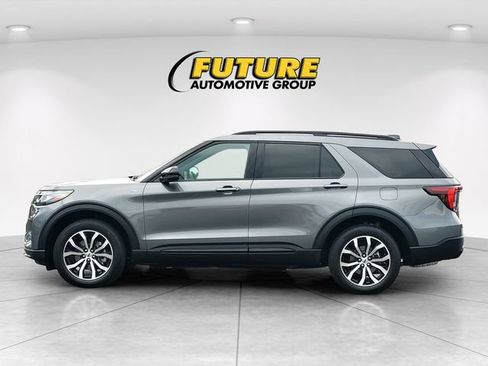 Certified 2025 Ford Explorer ST-Line AWD/4WD image 7