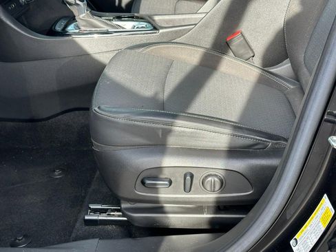 Used 2022 Buick Encore GX Select w/ Sport Touring Package image 17