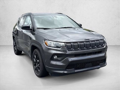 Used 2022 Jeep Compass Latitude FWD image 3