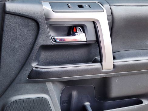 Used 2015 Toyota 4Runner SR5 Premium image 15