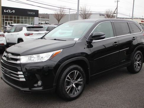 Used 2018 Toyota Highlander Plus image 2