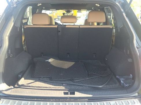 Used 2022 Volkswagen Tiguan SE AWD/4WD image 11