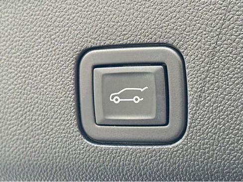 Certified 2024 Chevrolet Suburban Premier AWD/4WD image 13