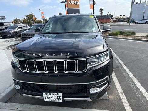 Used 2024 Jeep Wagoneer L Series II RWD image 3