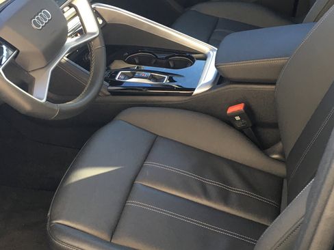 Certified 2025 Audi Q5 Premium w/ Convenience Package image 10