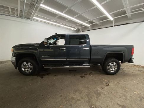 Used 2019 GMC Sierra 2500 SLT w/ Duramax Plus Package image 3