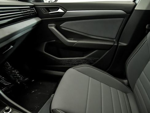 New 2026 Volkswagen Jetta SE FWD image 17