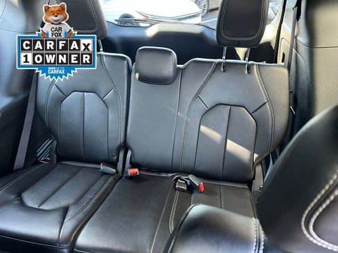 Used 2025 Chrysler Pacifica Select FWD image 18