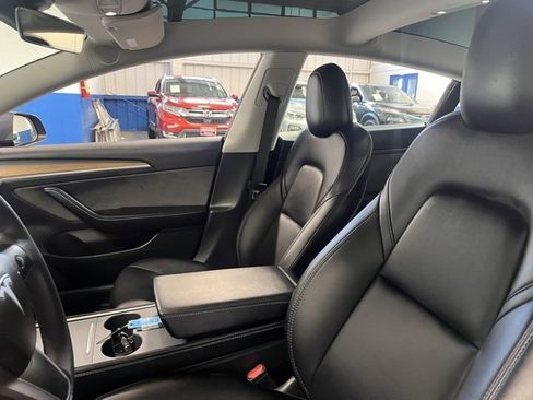 Used 2022 Tesla Model 3 Performance image 23