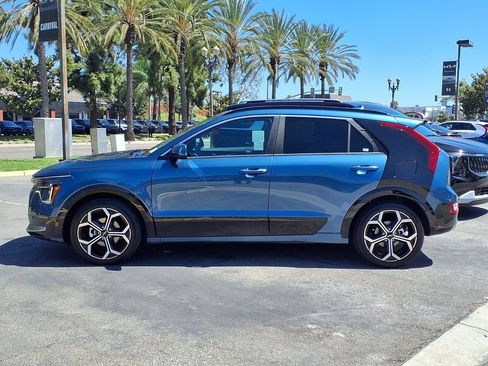 Certified 2025 Kia Niro SX Touring FWD image 2
