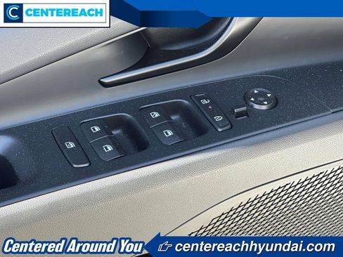 Used 2025 Hyundai Elantra Sport FWD image 13