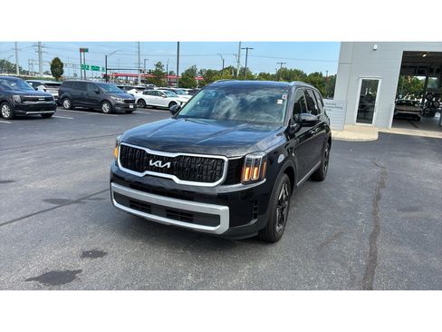 Used 2024 Kia Telluride EX w/ EX Captain's Chair Package FWD image 3
