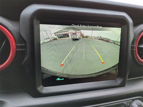 Used 2022 Jeep Wrangler Unlimited Sahara image 24