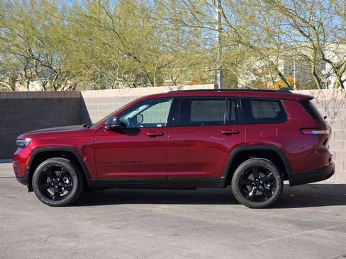 Certified 2024 Jeep Grand Cherokee L Laredo image 6